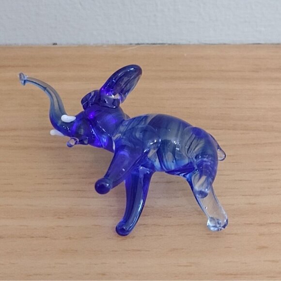 Vtg Miniature Art Glass Elephant Figurine Trunk Up Cobalt Blue Swirl Hand Blown - Picture 6 of 7